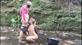 Bokep Indo Ngewe Istri Abis Nyuci Baju Di Sungai
