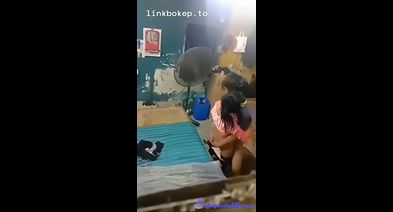 Ngintip Adek Dari Kamar Sebelah Ternyata Lagi Wikwik – Bokep Indo